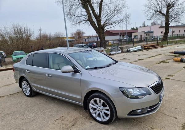 Skoda Superb cena 45000 przebieg: 345423, rok produkcji 2014 z Ostrołęka małe 211